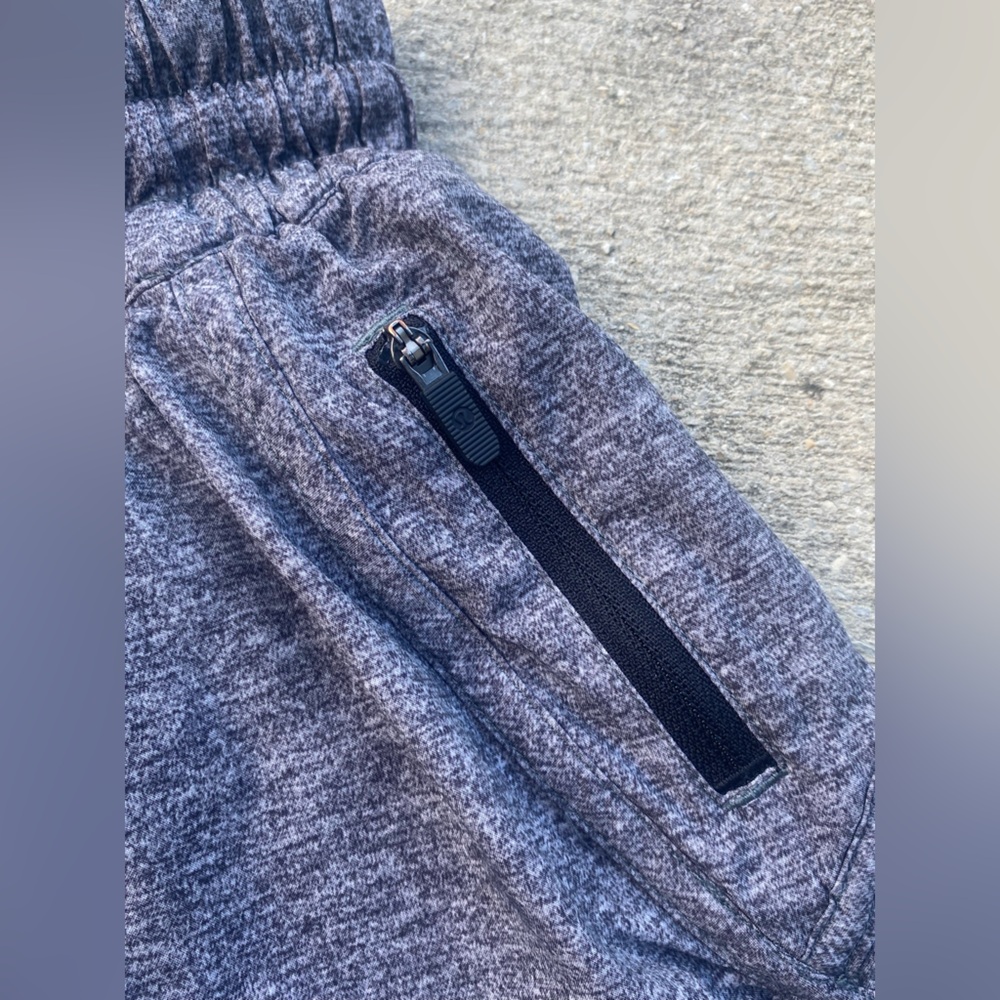 Lululemon Tracker Short V 4" in Heather Lux Multi Black ~ Size 4 - Picture 6 of 8